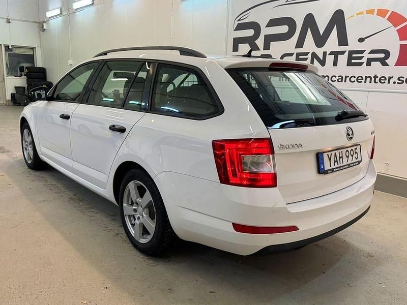 Begagnad Skoda Octavia 111 HK (81 kW) 2015 Vit Kombi
