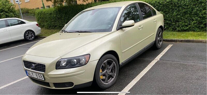 Grön Begagnad 2004 Volvo S40 Sedan | 37 000 kr (Marknadspris) - Bild 1/4