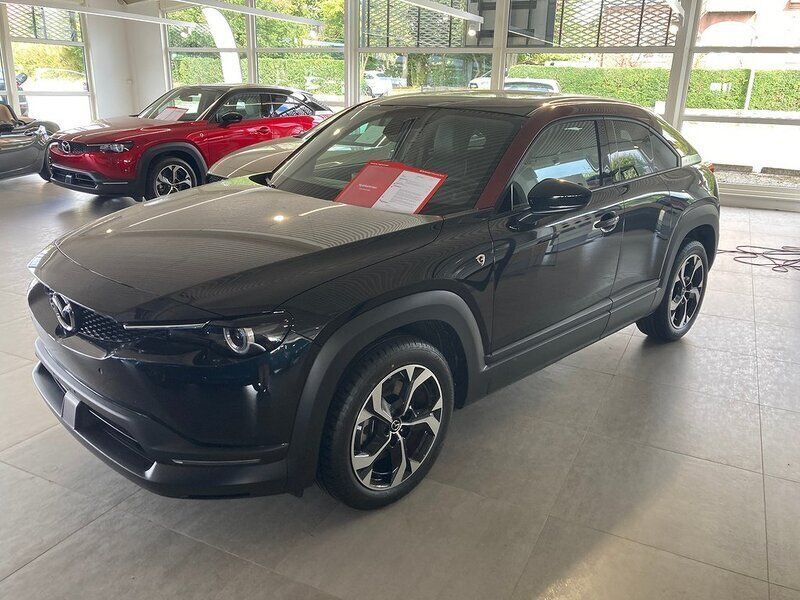 Svart Begagnad 2023 Mazda 6 Edition SUV | 389 500 kr - Bild 1/4