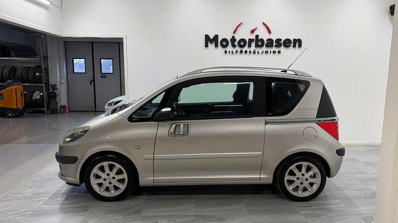 Begagnad Peugeot 1007 Sport 109 HK (80 kW) 2005 Silver Minibuss