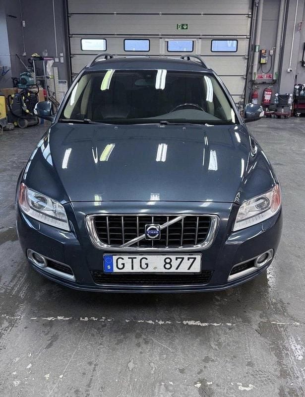Blå Begagnad 2008 Volvo V70 Momentum Kombi | 70 000 kr (Lite dyr) - Bild 1/4