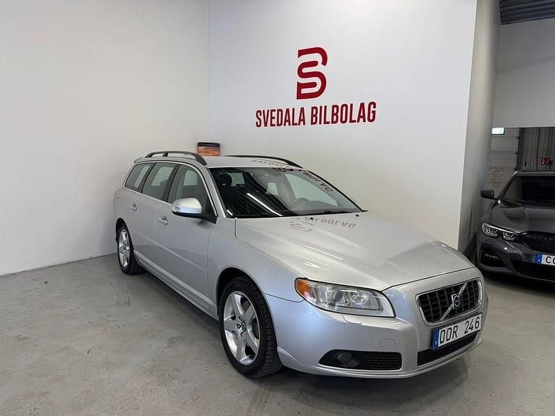 Begagnad Volvo V70 Momentum 234 HK (172 kW) 2010 Grå Kombi