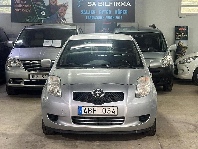 Silver Begagnad 2006 Toyota Yaris Halvkombi | 34 900 kr (Bra pris) - Bild 1/4
