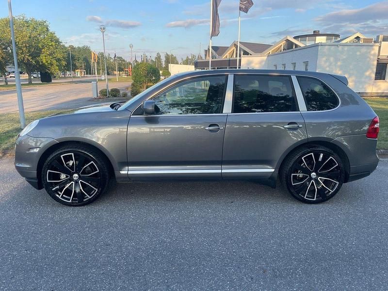 Grå Begagnad 2008 Porsche Cayenne S SUV | 149 000 kr (Lite dyr) - Bild 1/4