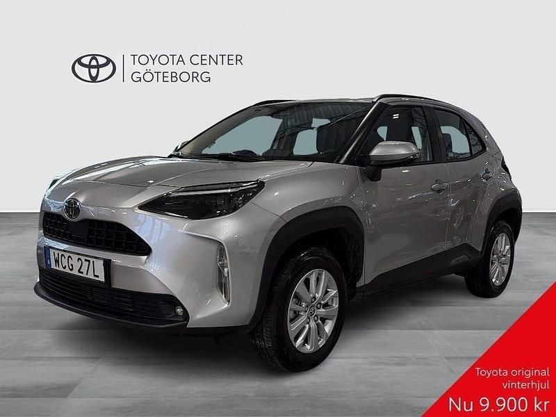 Silver Ny 2025 Toyota Yaris Cross Active SUV | 294 900 kr (Marknadspris) - Bild 1/4