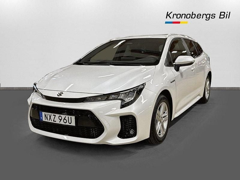 Vit metallic Begagnad 2024 Suzuki Swace Kombi | 328 800 kr (Marknadspris) - Bild 1/4