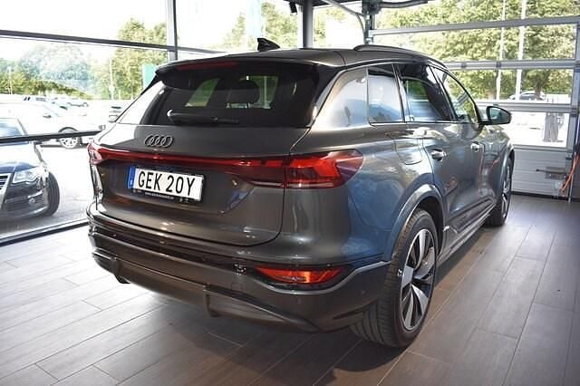 Begagnad Audi Q6 e-tron S-Line 285 kW (388 HK) 2024 Grå SUV