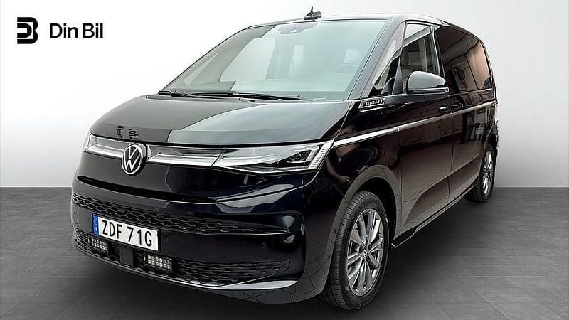 Svart Begagnad 2025 VW Multivan Style Van | 759 900 kr (Superpris) - Bild 1/4