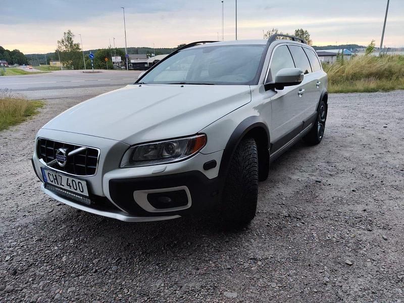 Vit Begagnad 2011 Volvo XC70 SUV | 105 000 kr (Bra pris) - Bild 1/4