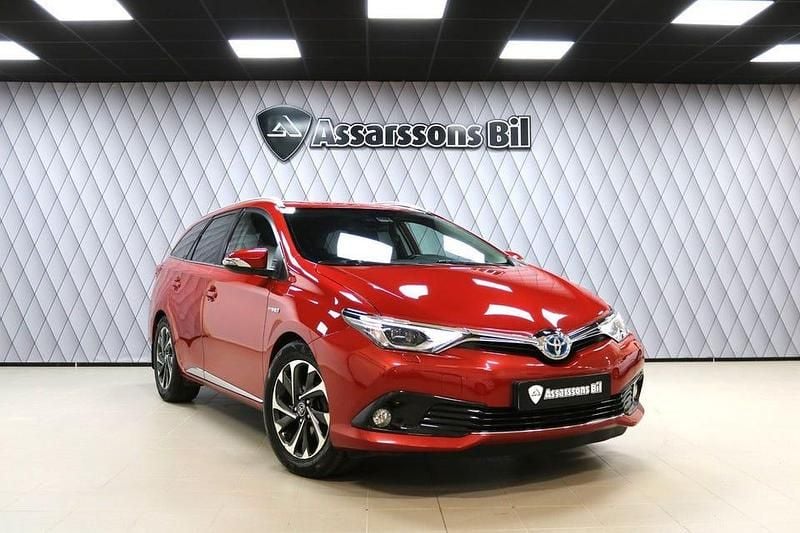 Begagnad Toyota Auris Touring Sports Active 136 HK (100 kW) 2015 Mörkröd Kombi