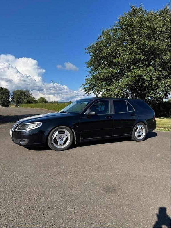 Svart Begagnad 2007 Saab 9-5 Vector Kombi | 15 000 kr (Marknadspris) - Bild 1/4