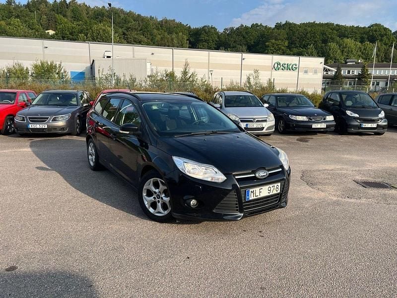 Svart Begagnad 2011 Ford Focus Trend Kombi | 37 900 kr (Marknadspris) - Bild 1/4