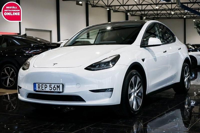 Vit Begagnad 2023 Tesla Model Y Long Range AWD SUV | 449 500 kr (Lite dyr) - Bild 1/4