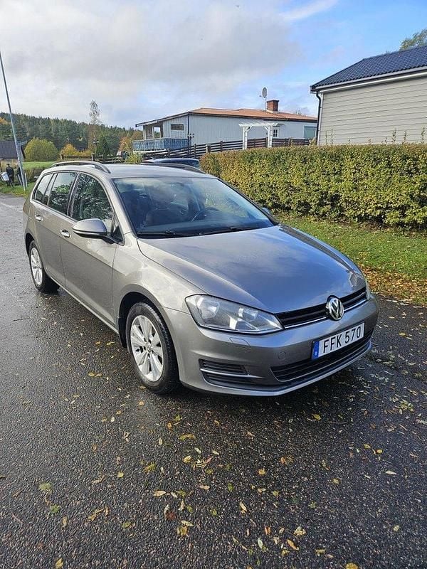 Grå Begagnad 2014 VW Golf VII Kombi | 75 000 kr (Superpris) - Bild 1/4