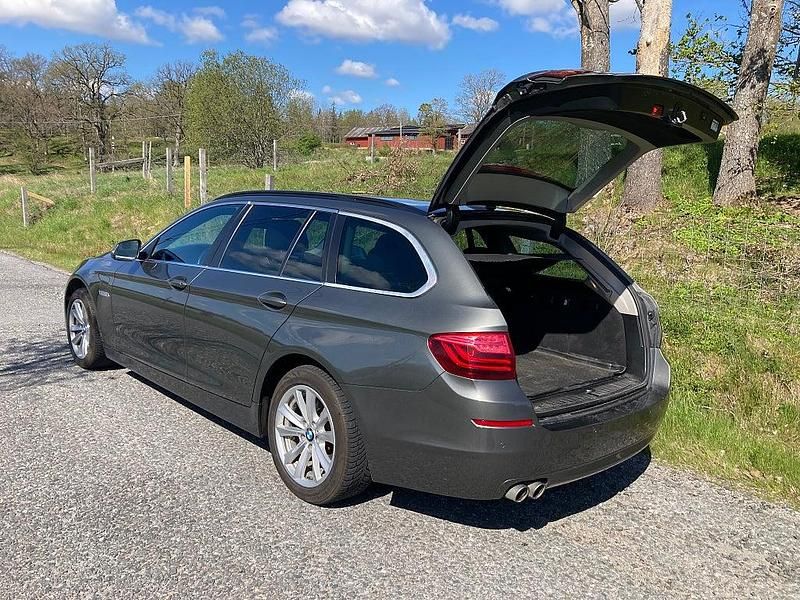 Begagnad BMW 520 220 HK (161 kW) 2015 Grå Kombi