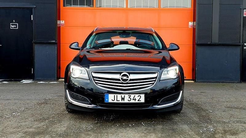 Svart Begagnad 2014 Opel Insignia Kombi | 119 900 kr (Marknadspris) - Bild 1/4