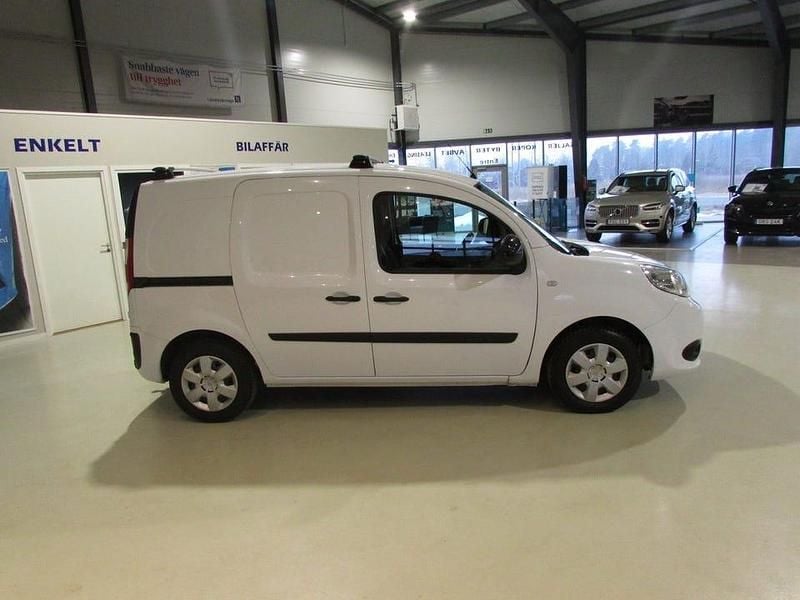 Begagnad Renault Kangoo 95 HK (69 kW) 2021 Vit Minibuss