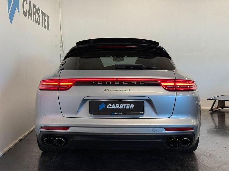 Begagnad Porsche Panamera 4 Sport Turismo 462 HK (339 kW) 2018 Silver Sedan