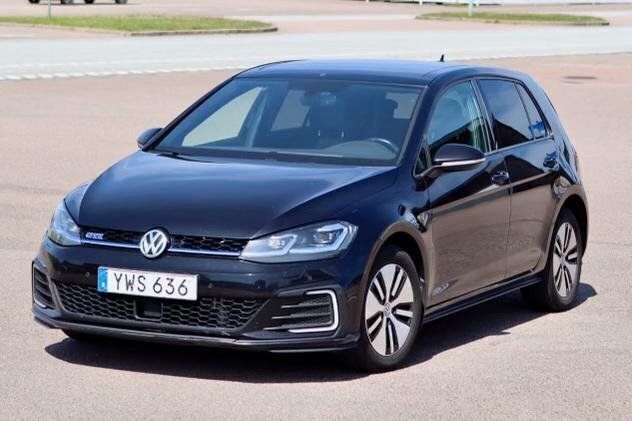 Svart Begagnad 2018 VW Golf VII GTE Halvkombi | 139 000 kr (Bra pris) - Bild 1/4