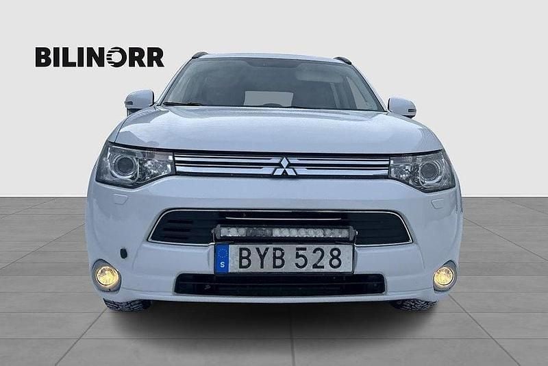 Begagnad Mitsubishi Outlander P-HEV 121 HK (88 kW) 2014 Vit SUV