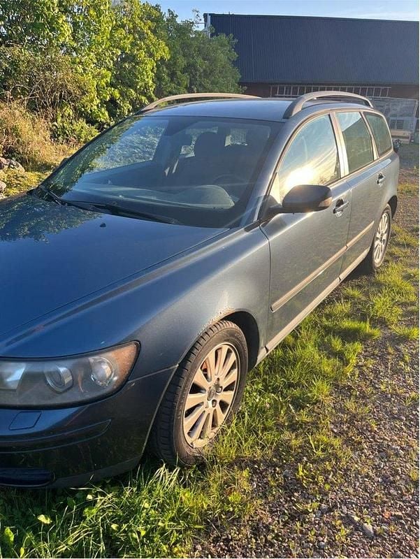 Blå Begagnad 2006 Volvo V50 Kombi | 27 000 kr (Bra pris) - Bild 1/4