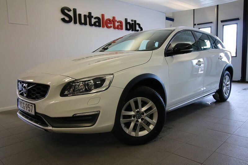 Vit Begagnad 2016 Volvo V60 CC Kombi | 188 900 kr (Marknadspris) - Bild 1/4