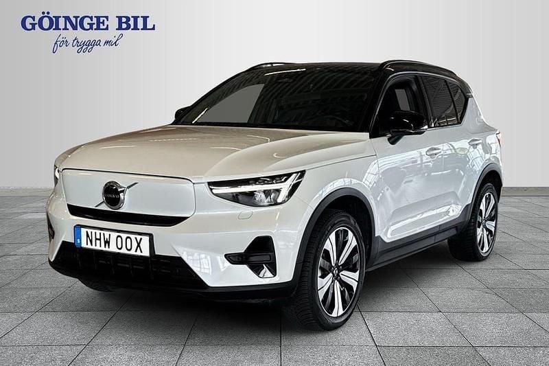 Vit Begagnad 2023 Volvo XC40 Core SUV | 349 000 kr - Bild 1/2