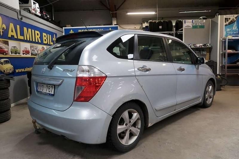 Begagnad Honda FR-V 150 HK (110 kW) 2006 Silver Minibuss