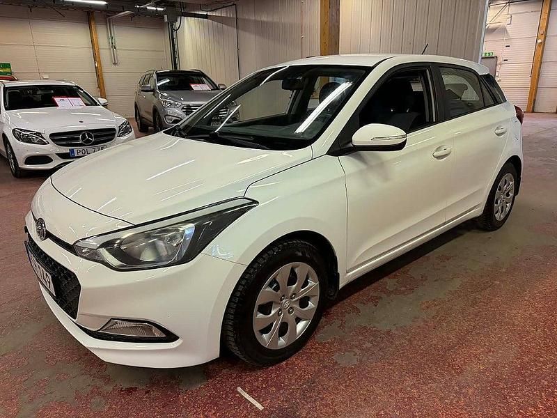 Begagnad Hyundai i20 Comfort 84 HK (61 kW) 2016 Vit Halvkombi