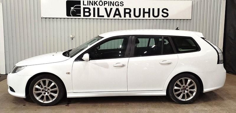 Vit Begagnad 2011 Saab 9-3 Kombi | 53 900 kr (Marknadspris) - Bild 1/4