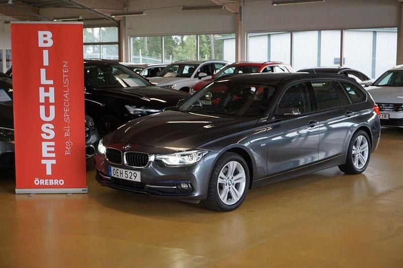 Grå Begagnad 2016 BMW 320 Sport Line Kombi | 219 000 kr (Marknadspris) - Bild 1/4