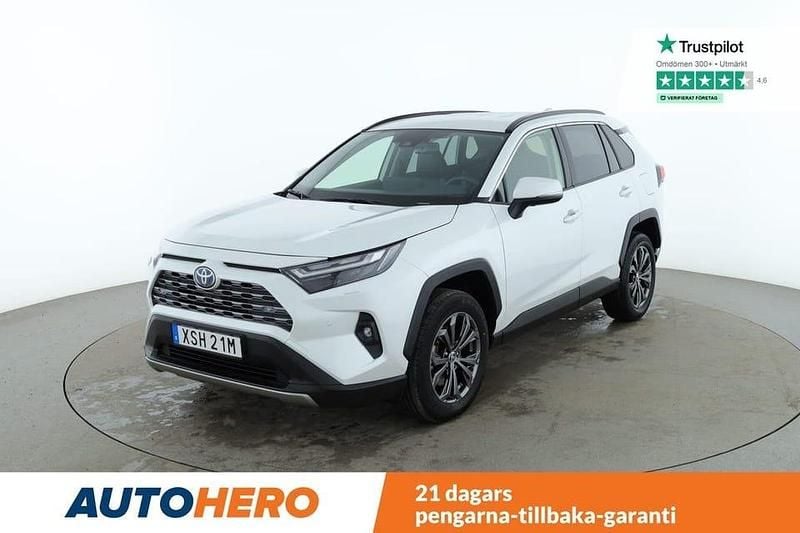 Vit Begagnad 2023 Toyota RAV4 Hybrid Executive SUV | 436 000 kr (Bra pris) - Bild 1/4