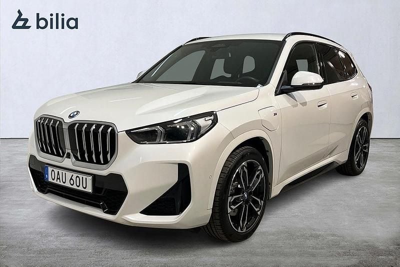 Vit Begagnad 2025 BMW X1 M Sport SUV | 558 600 kr (Dyr) - Bild 1/4
