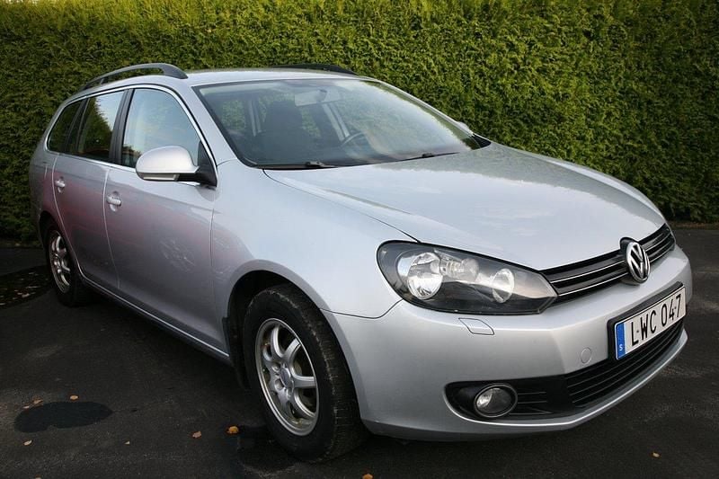 Silver Begagnad 2011 VW Golf VI Kombi | 29 900 kr (Marknadspris) - Bild 1/4