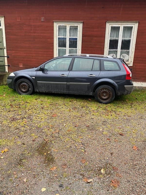 Mörkblå Begagnad 2009 Renault Mégane GrandTour Kombi | 12 000 kr - Bild 1/2