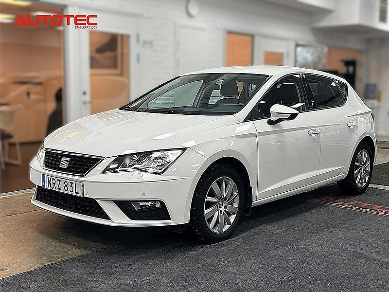 Vit Begagnad 2020 Seat Leon Style Halvkombi | 109 500 kr (Bra pris) - Bild 1/4