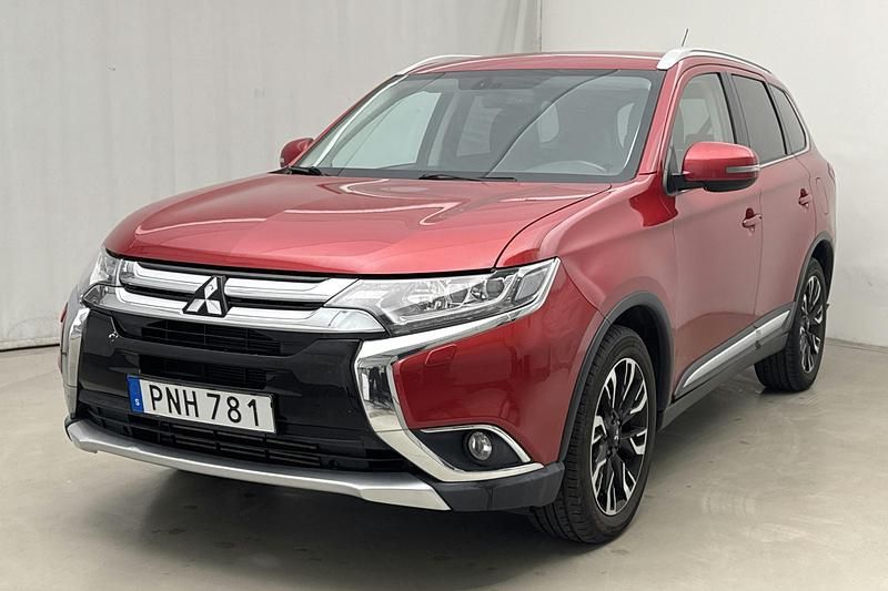 Mörkröd Begagnad 2016 Mitsubishi Outlander SUV | 184 900 kr - Bild 1/4