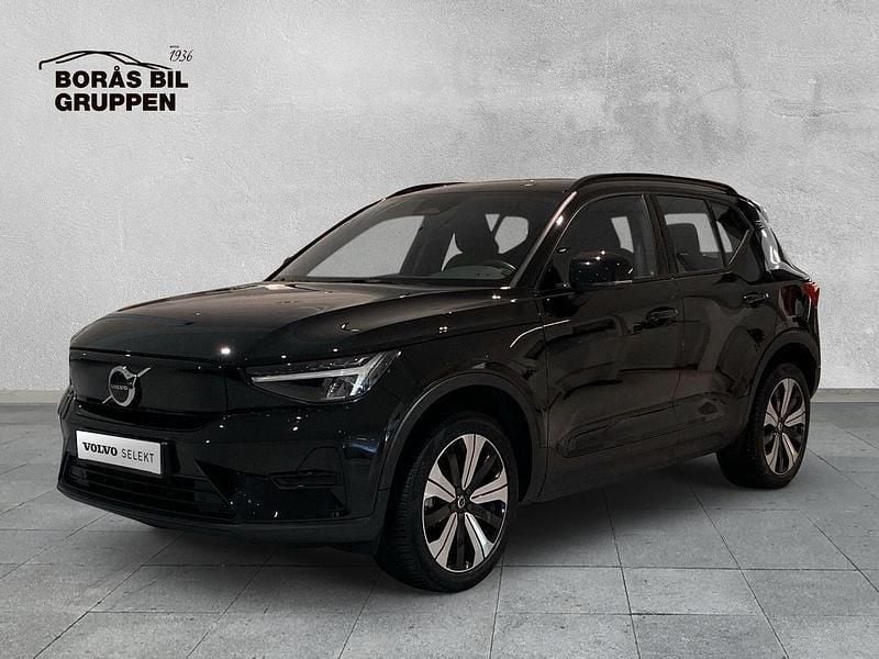 Svart Begagnad 2023 Volvo XC40 Core SUV | 349 000 kr - Bild 1/4