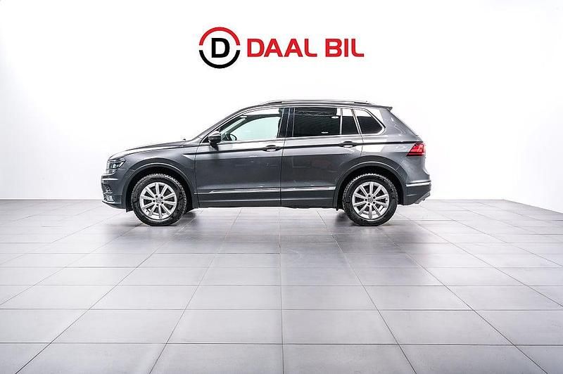 Silver Begagnad 2017 VW Tiguan Executive SUV | 219 700 kr (Marknadspris) - Bild 1/4