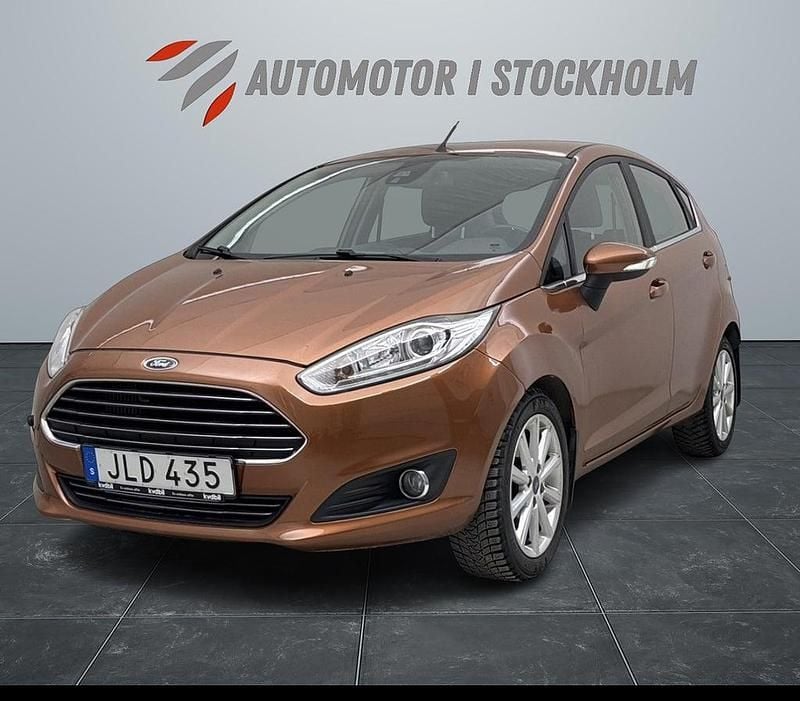 Begagnad Ford Fiesta SE 101 HK (74 kW) 2015 Brun Halvkombi