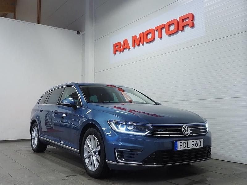 Begagnad VW Passat GTE 218 HK (160 kW) 2016 Blå Kombi