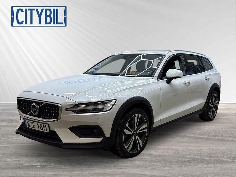 Begagnad Volvo V60 CC Pro 197 HK (144 kW) 2022 Birch light metallic Kombi