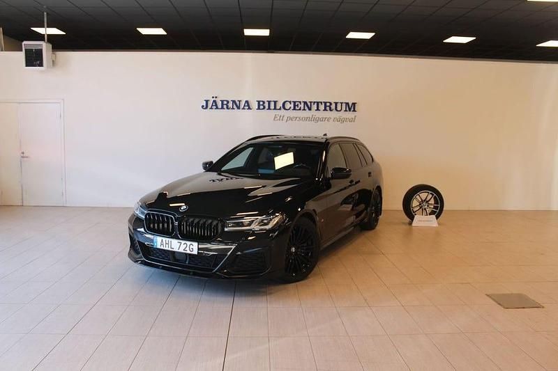 Svart Begagnad 2020 BMW 530 M Sport Kombi | 364 900 kr (Bra pris) - Bild 1/4
