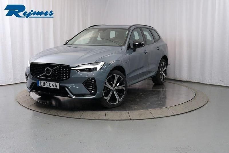 Grå Begagnad 2023 Volvo XC60 Plus SUV | 559 900 kr (Dyr) - Bild 1/4
