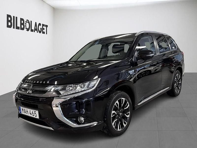 Svart Begagnad 2015 Mitsubishi Outlander P-HEV SUV | 129 800 kr (Marknadspris) - Bild 1/4