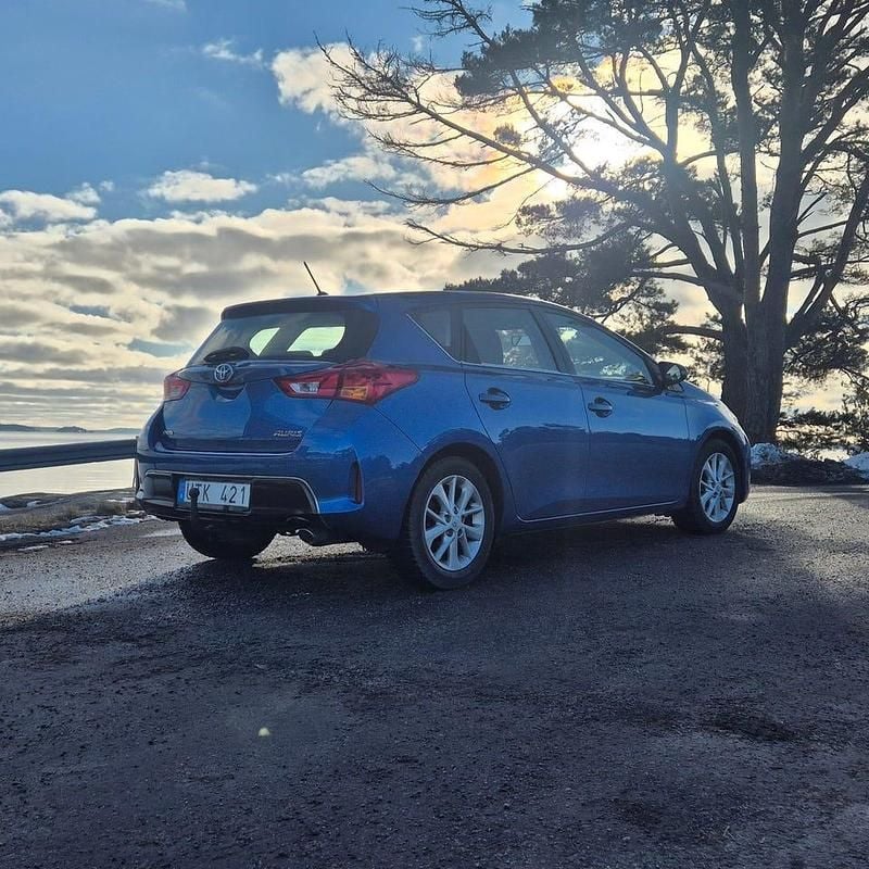 Begagnad Toyota Auris 124 HK (91 kW) 2013