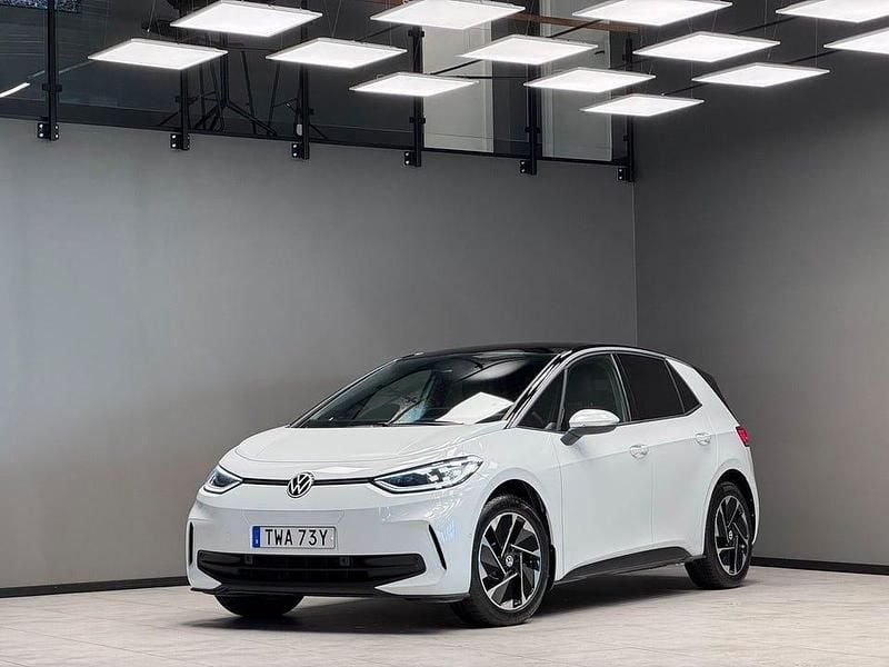 Vit Begagnad 2024 VW ID.3 Pro Performance Halvkombi | 359 900 kr (Marknadspris) - Bild 1/3