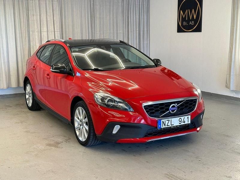 Röd Begagnad 2014 Volvo V40 CC Kombi | 104 900 kr (Marknadspris) - Bild 1/4