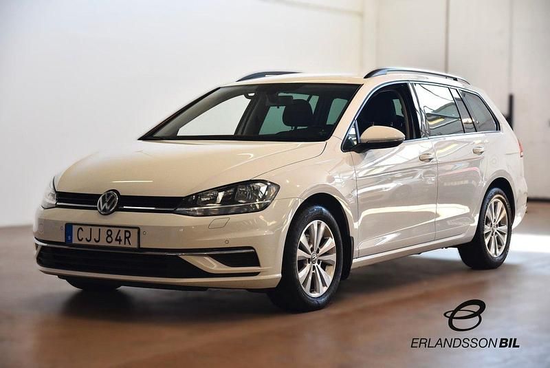 Vit Begagnad 2019 VW Golf VII Kombi | 169 900 kr (Marknadspris) - Bild 1/4