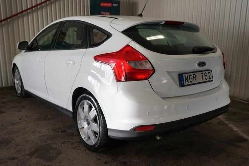 Begagnad Ford Focus Trend 105 HK (77 kW) 2013 Vit